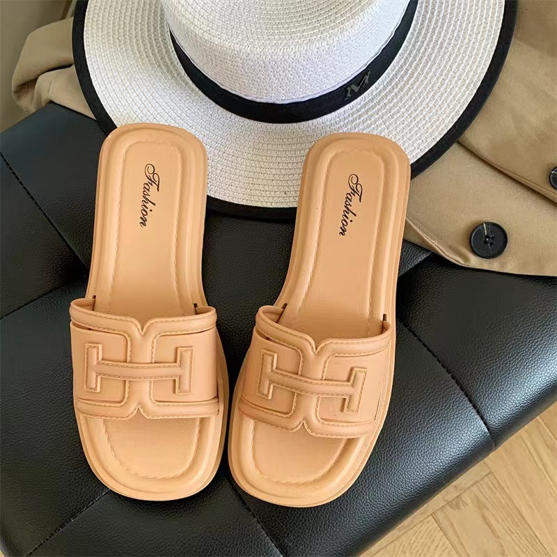 2025 Designer Spring Women's Slippers New Sandal Instagram Flat Bottom Multi Functional Beach Fashion Single Word Slippers Small Fragrance Type