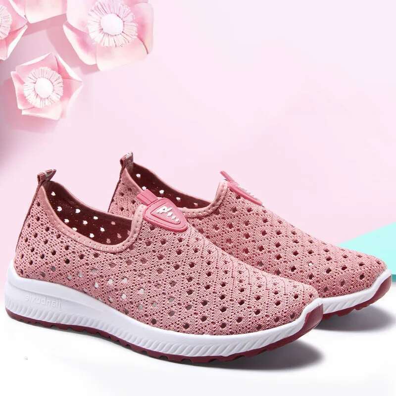 Summer Old Beijing Cloth Women's Breathable Hollow Mesh Casual S neakers Women Middle-aged Mo m Shoes