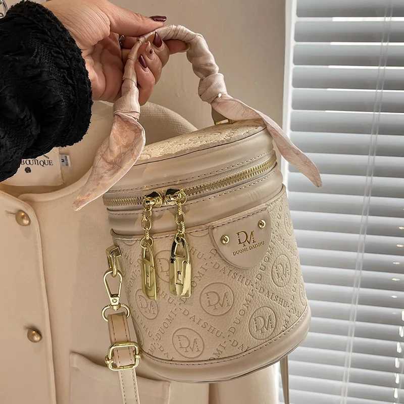 New Stitched Girl Handbag Bucket Bag Fashionable Ahabet Pattern Girl Shoulder Bag Simple Solid Color Womens Crossbody Bag PU Y250319