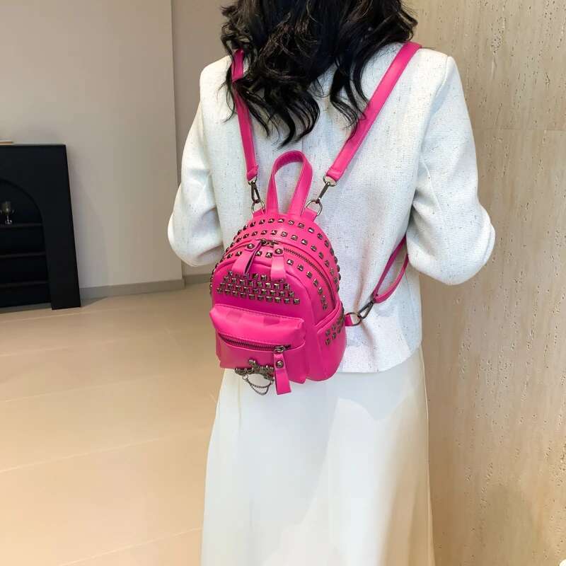 2025 New Free Shipping Light Luxury Women's Fashion Rock Backpack High Quality Design Handbag Rivet Punk Youth Backpack Computer Bag Backpack Out