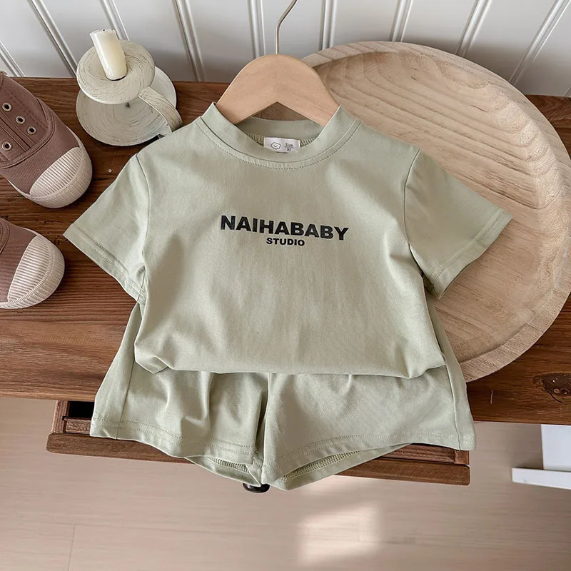 Summer baby girl sportswear set solid color letter printed Tshirtshorts 2PCS suitable for 210 year old boys casual wear 250319