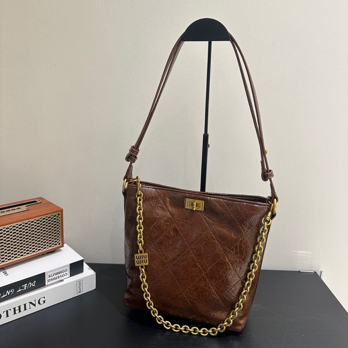 Autumn And Winter High-End Water Bucket Fragrant Wind Diamond Grid Chain Crossbody Small Bag, Women's Texture Bag