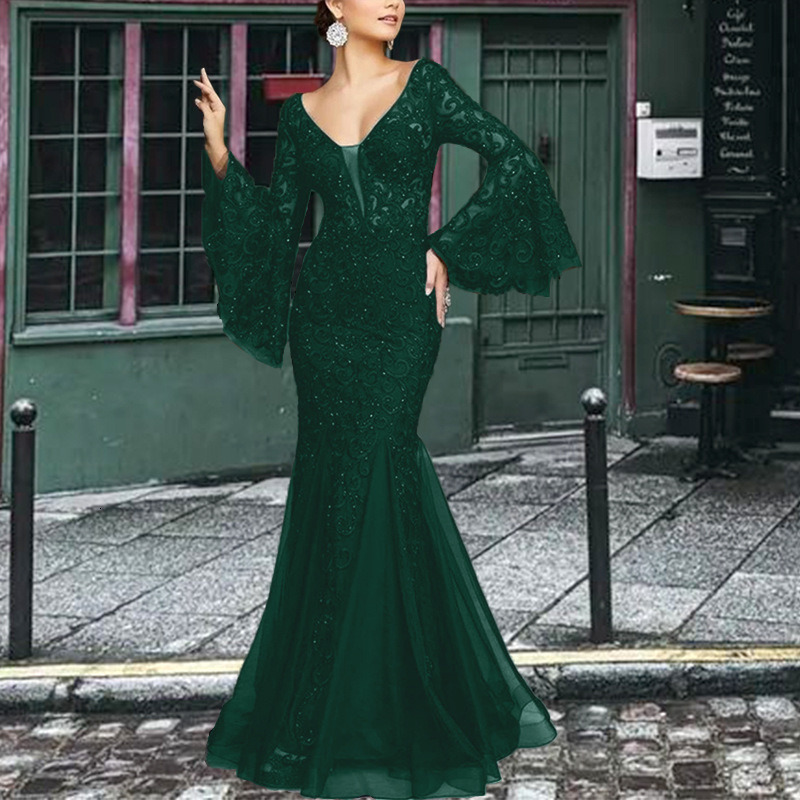 2025 New Women's Lace Embroidered Fish Tail Black Slimming Evening Dress