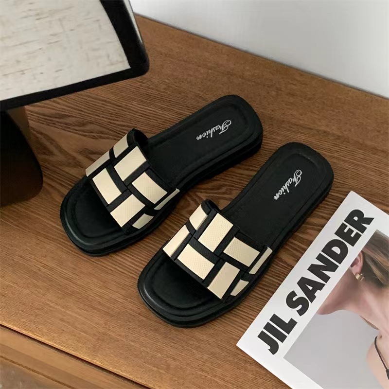 2025 Designer Spring Women's Slippers New Sandal Instagram Flat Bottom Multi Functional Beach Fashion Single Word Slippers Small Fragrance Type