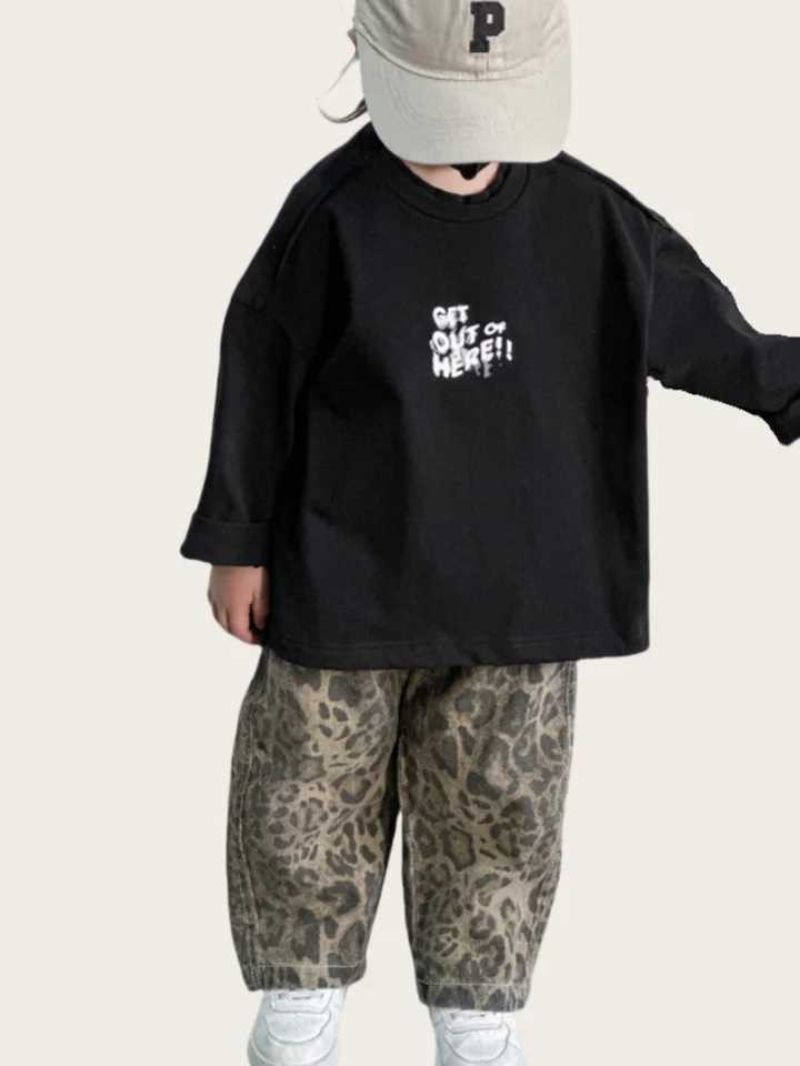 2025 new leopard print jeans for young children fashionable and cool casual jeans elastic waist loose fit suitable for boys and girlsT250326
