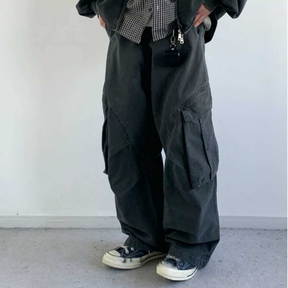 Retro streetwear with multiple pockets cargo pants unisex loose fitting straight fitting high-quality fashionable Japanese style mens handcartT250319