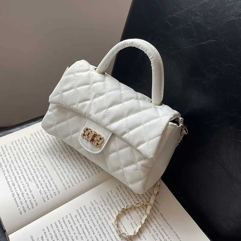 Quiltednew arrived at the fashion chain cross bag trendy texture backpack small square bag Y250319