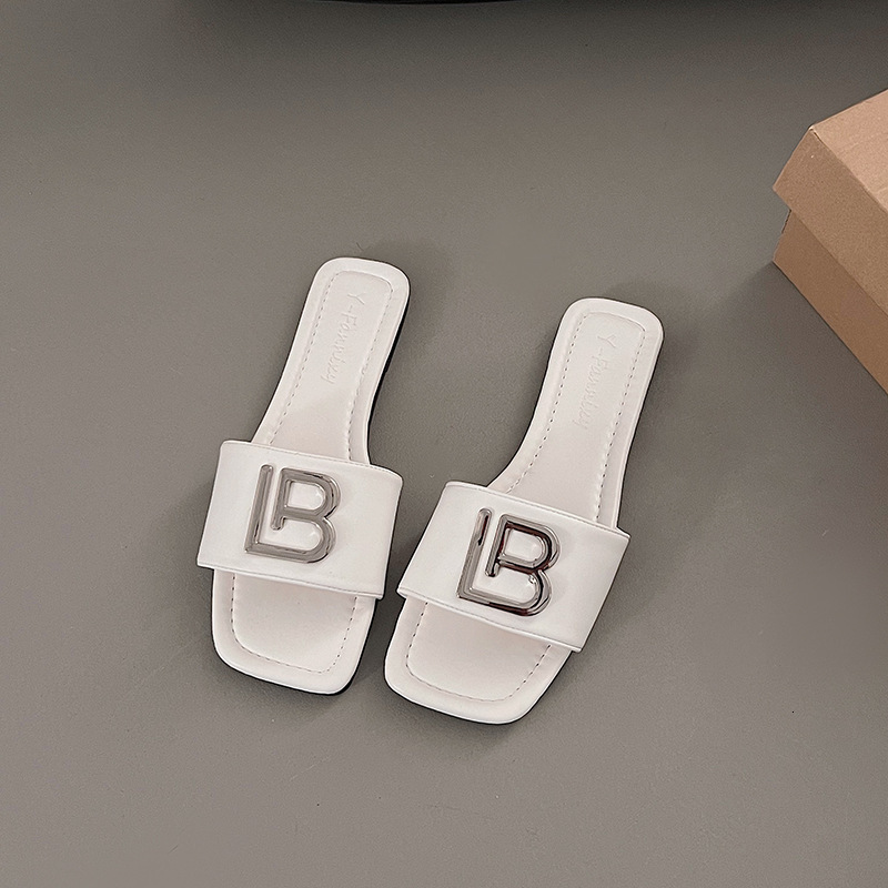 2025 Summer Women's Sandal Outdoor Slippers Designer French Flat Sandals White Letter Paired With Stunning Dress And Silver High End Feeling