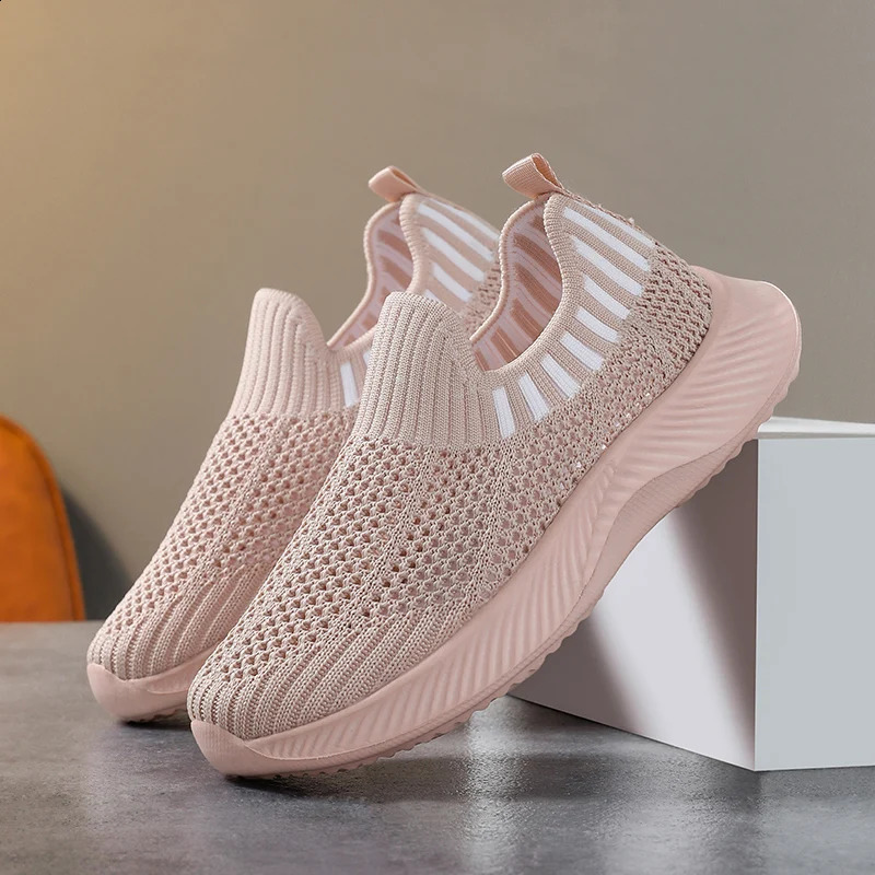 Childrens Sneakers 2025 Spring Mesh Breathable Boys and Girls Sports Shoes Lightweight Soft Sole Student Casual Running Shoes 250319
