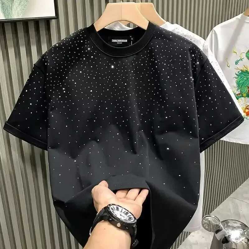 Summer Rhinestone Rivet Mens T-shirt Round Neck Casual T-shirt Fashion Street 2025 Mens Summer Short SleeveT250319