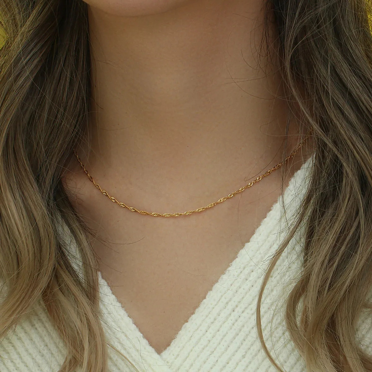 Exquisite goldplated stainless steel thin chain necklace suitable for women simple style Kravik chain womens jewelry 250318