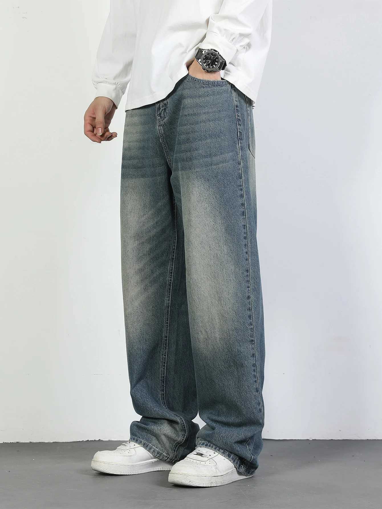Mens loose straight leg jeans vintage jeans with whisper and hand brush fading streetwear style multiple sizesT250319
