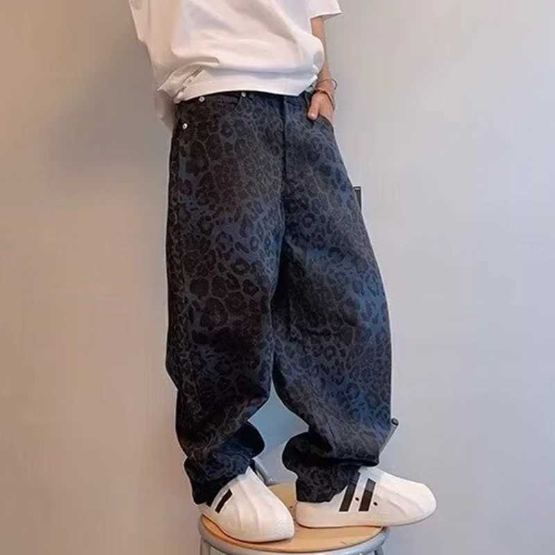 Mens Loose Wide Leg Leopard Graphic Jeans Male Classic American Vintage Denim Pants Youth Popular Daily Streetwear Denim TrousersT250319