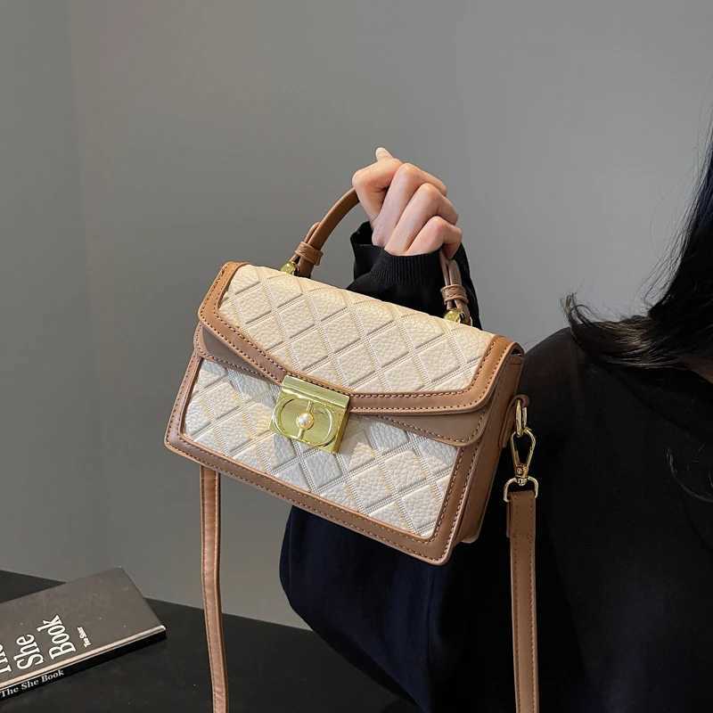 Elegant and short cross body bag - vintage textured leather shopper high-end minimalist Parisian fashion style Y250319