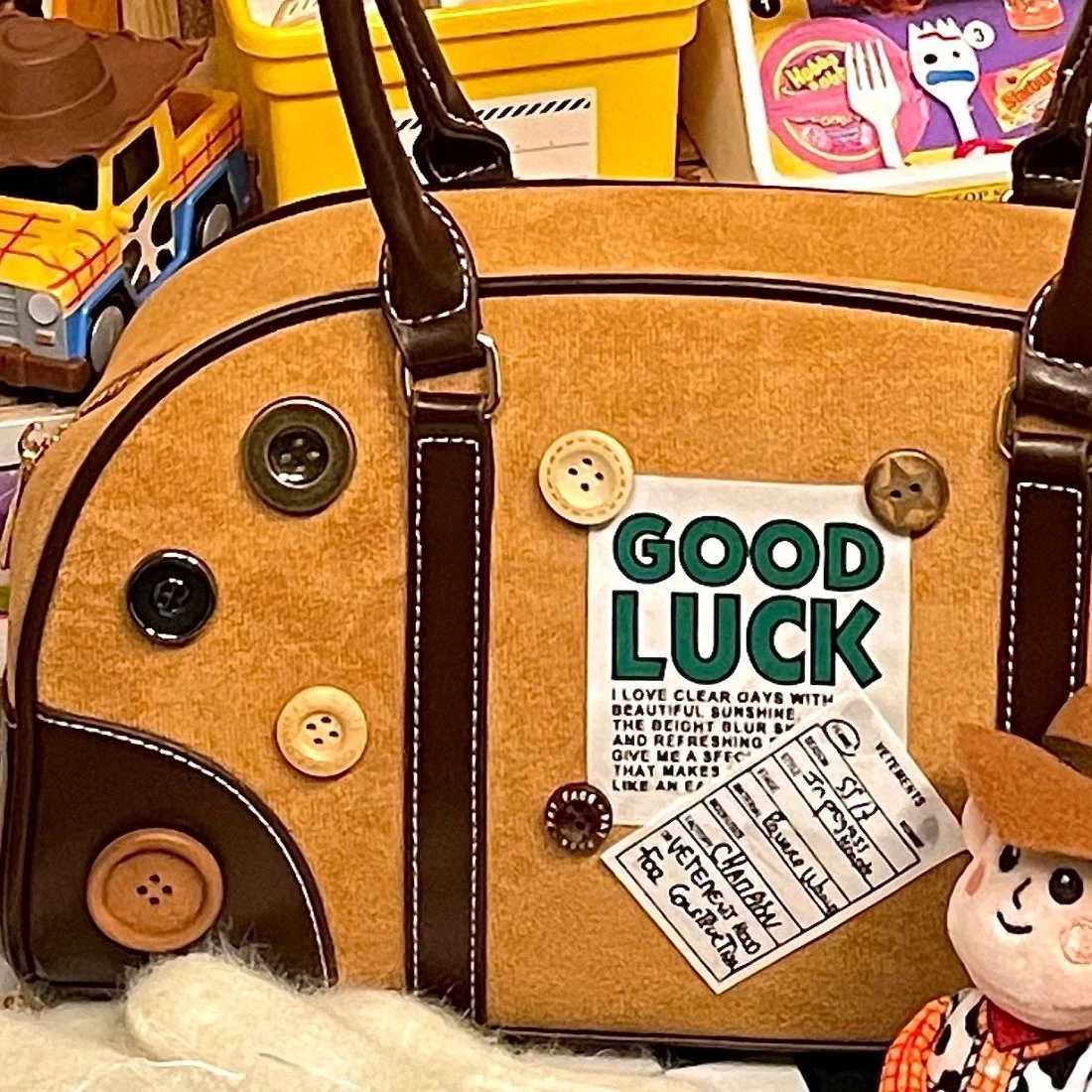 Home>Products>Retro American Wooden Metal Button Handbag>Suede Bottom Bag>Womens Large Capacity Messenger Bag Y250319