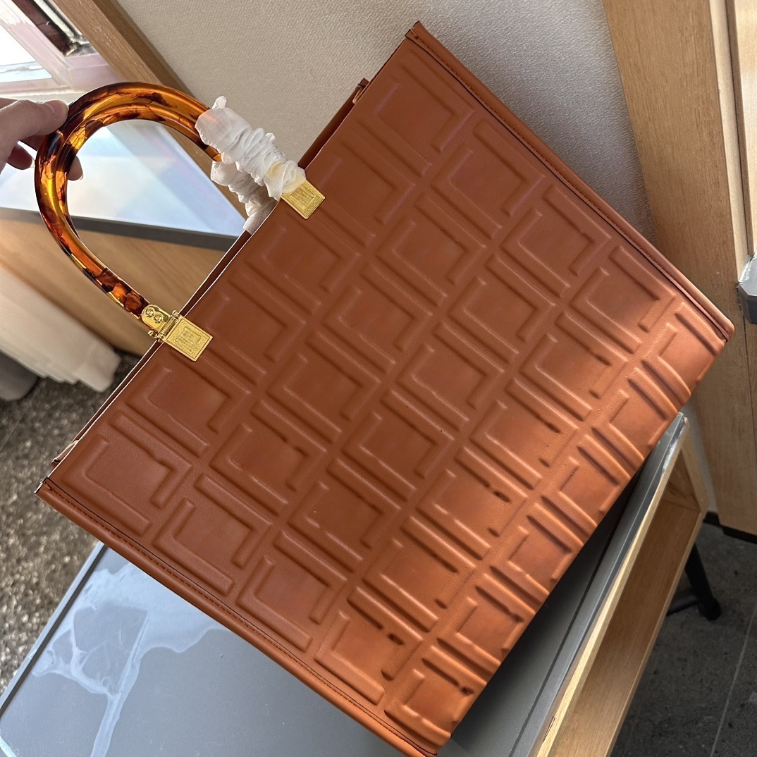 Women's Handbag Shoulder Bag With Smooth Texture Classic Retro Fashion Elegant And Large Capacity Three-dimensional Handbag