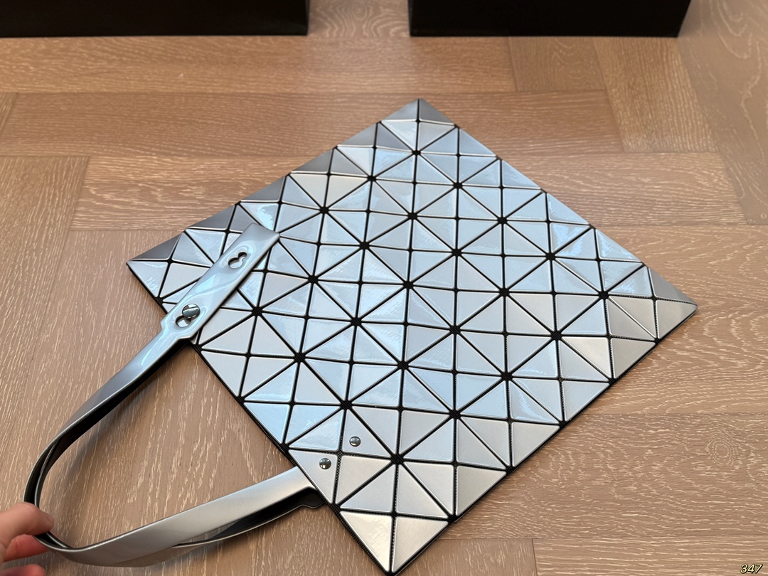 shopping bag in Classic Coated Canvas Extra-roomy Lightweight Genuine Leather Supple Flat Strap Lady Shoulder Bag