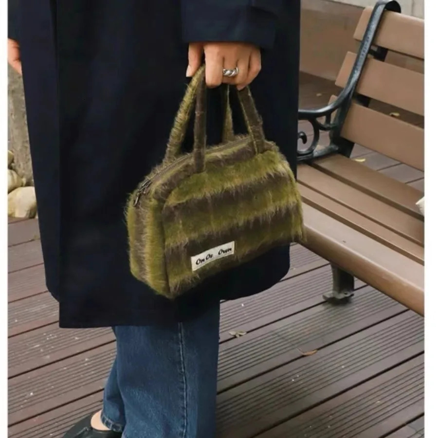 Seaweed Taiwan Green Boston bag womens niche automatic filling messenger bag face value womens niche handbag 250318
