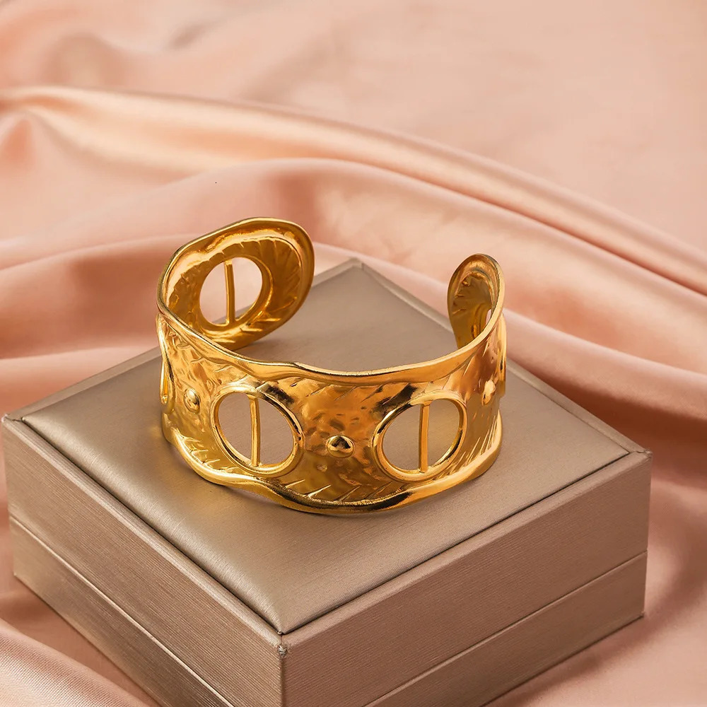 Womens Stainless Steel Adjustable Bracelet Creative Hollow Cuff Bracelet Fashionable Party Daily Jewelry Accessories 250320