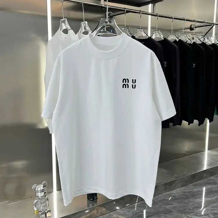 Summer Miu Wind short sleeved T-shirt made of pure cotton with loose letter printing on mens and womens chest exploding with new fashion brandsT250319