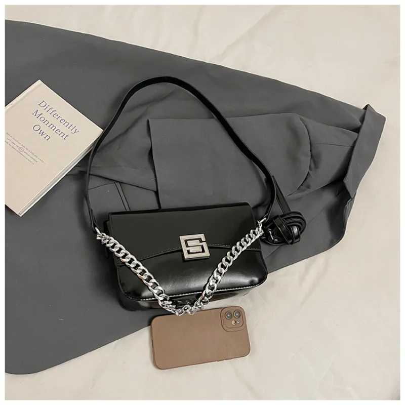 Inspiring luxury ten letter bag in Paris minimalist retro leather handbag with elegant letters and chic commuting handbag design Y250319