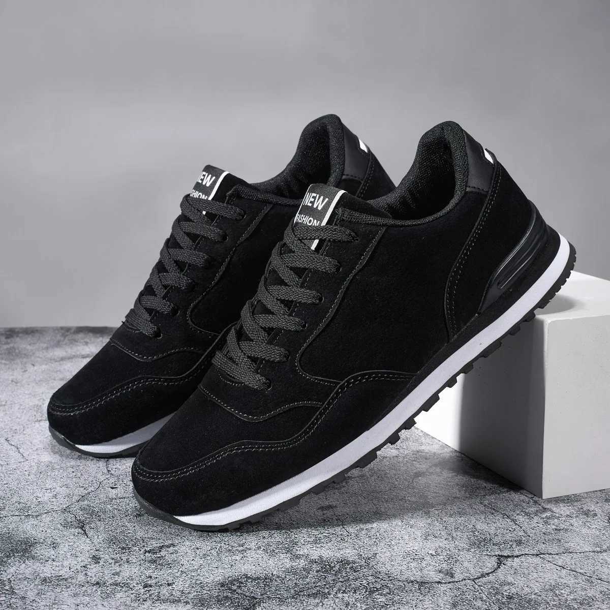 2024 new couple sports shoes lightweight mens running shoes ible Wen walking shoes anti slip lace tennis shoes large-sized apartment Y250320
