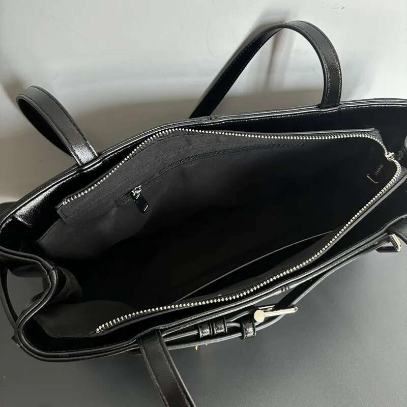 Belt Buckle Tote Bags For Women Designer Handbag Purses 2025 New In Fashion Keychain Decoration Simple Commuting Shoulder