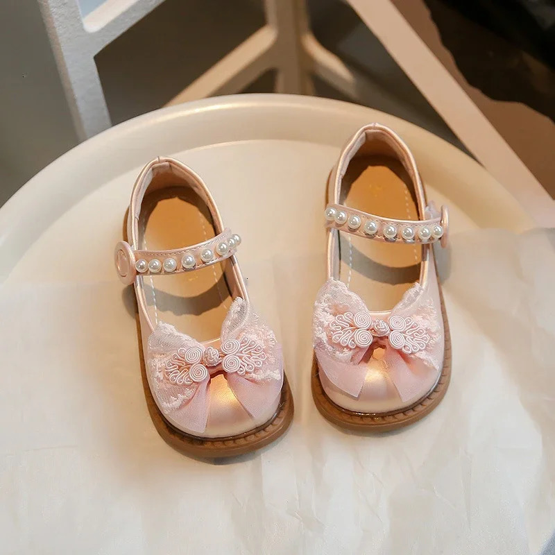 Girl Princess Shoes SpringSummer Style Bow Childrens Anti slip Soft Bottom Bead PU Leather Cushion Size 2334 250319