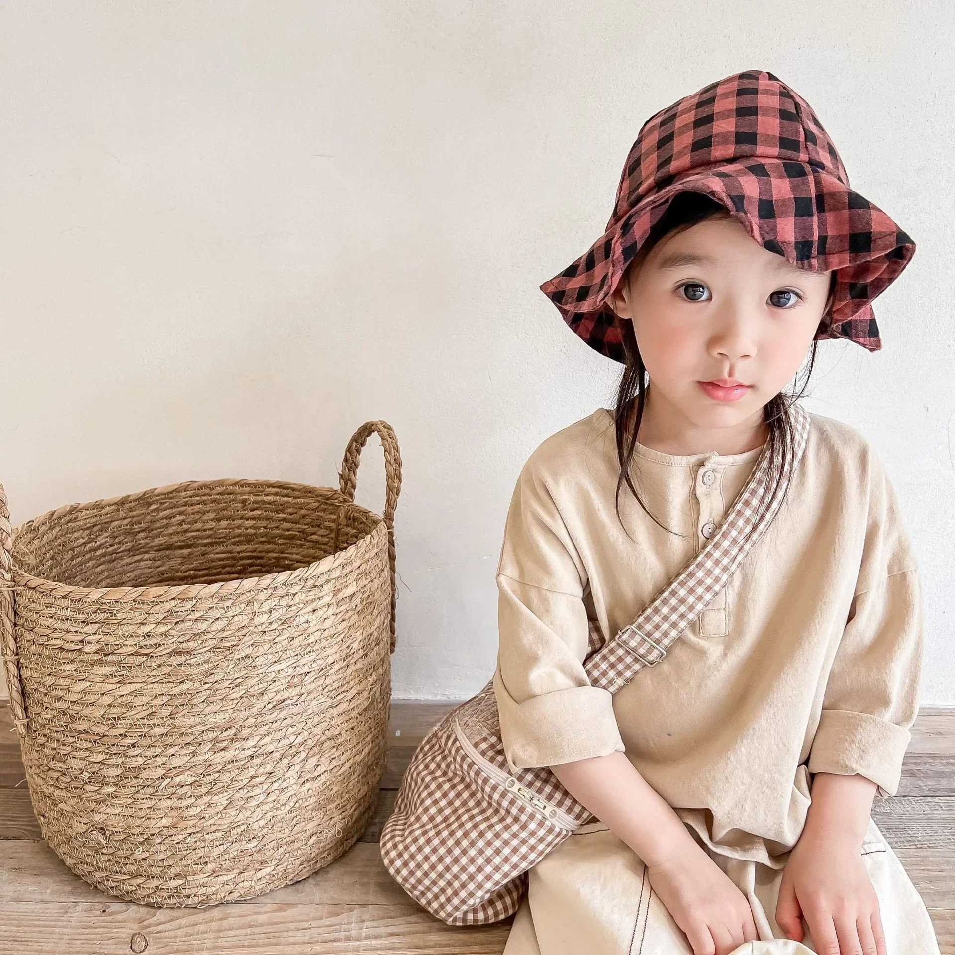 Autumn New Boys and Girls T-shirts Long Sleeve Basic Shirt Letter Printed Cotton Casual Top Childrens Clothing from Japan and KoreaT250320