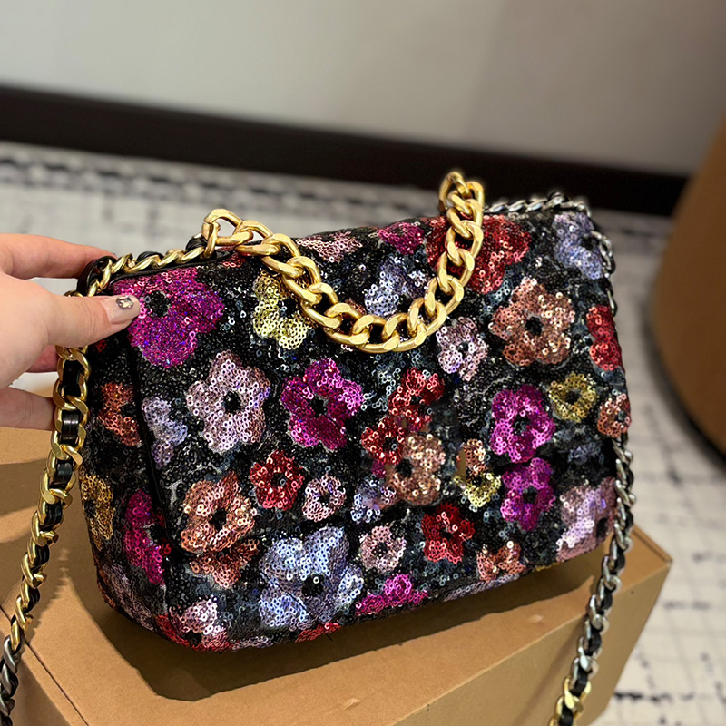 19 Series Colorful Flower Pattern Ladies Flap Shoulder Bags Shiny Sequins Decoration Thick Hand-held Golden Chain Hardware Matelasse Chains Crossbody Handbag 26cm
