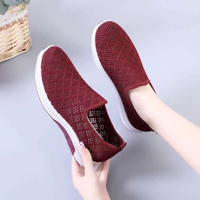 2024 New Summer Korean Mesh Comfortable Women Breatha ble Hollow Sports Walking Sneakers Casual Flat Ladies So lid Shoes