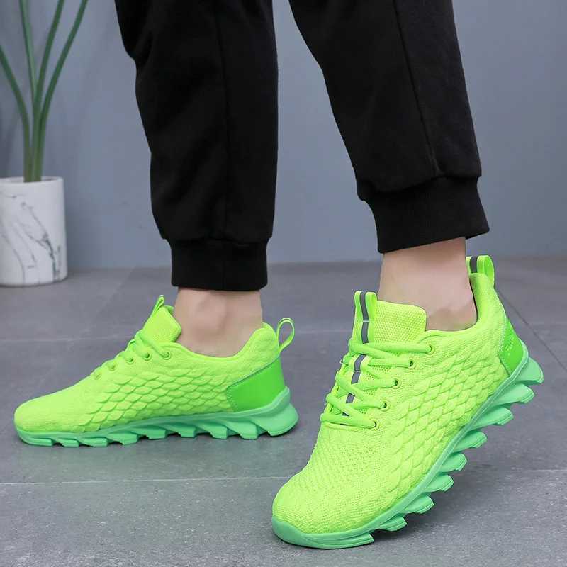 Original green mens sports shoes breathable mesh mens running shoes outdoor sports jogging shoes mens blade sports shoes coach summerW250320