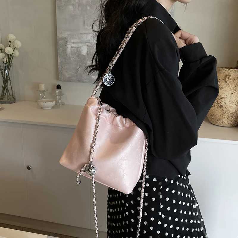 Solid color PU material shoulder bag can be a cross body exquisite shoulder strap fashionable casual fashion style shopping Y250319