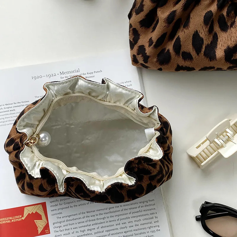 Womens Clutches Cosmetic Fashion Leopard Pearl Zipper Stylish Portable Cosmetic Storage Bags Girls Make Up Organizer Cion Purse 250314