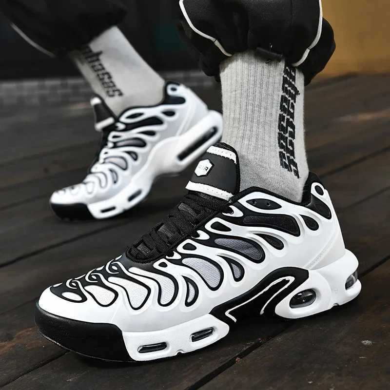 Mens running shoe brand outdoor jogging strap comfortable walking breathable fashionable and casual sports shoes blade casual shoesW250320