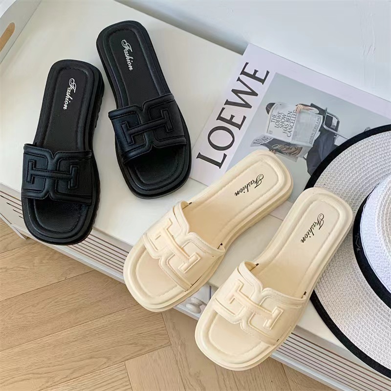 2025 Designer Spring Women's Slippers New Sandal Instagram Flat Bottom Multi Functional Beach Fashion Single Word Slippers Small Fragrance Type