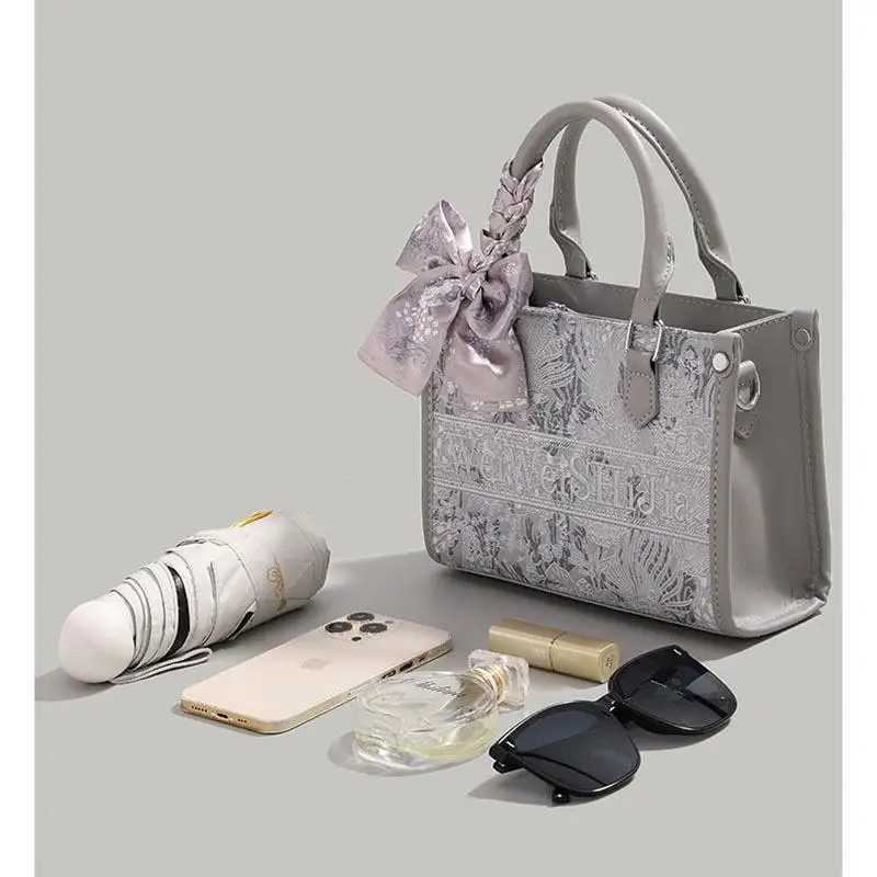 IELGY Commuter High end Embroidery Single Handheld Pattern Y250319