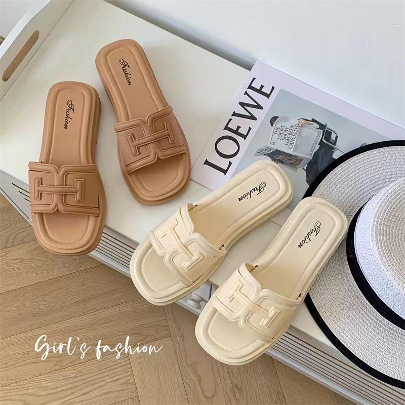 2025 Designer Spring Women's Slippers New Sandal Instagram Flat Bottom Multi Functional Beach Fashion Single Word Slippers Small Fragrance Type