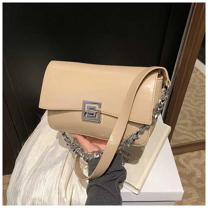 Inspiring luxury ten letter bag in Paris minimalist retro leather handbag with elegant letters and chic commuting handbag design Y250319