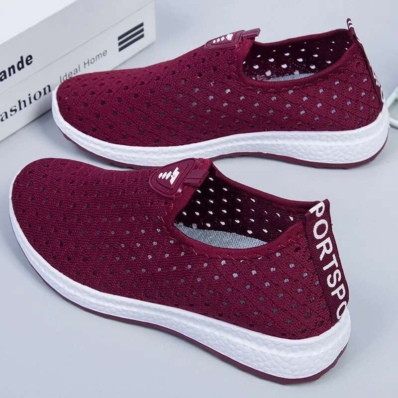 Summer Old Beijing Cloth Women's Breathable Hollow Mesh Casual S neakers Women Middle-aged Mo m Shoes