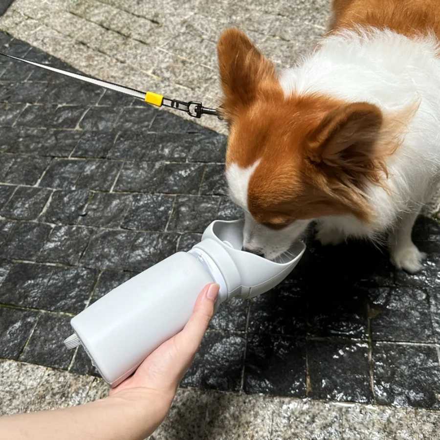 Dog accompanying water cup outdoor portable travel collapsible water bottle walking dogs with drinking water pet outdoor drink Y250319