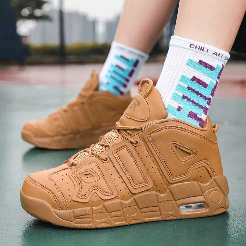 Mens basketball shoes top of the line field training comfortable outdoor 2025 new sports shoes luxury design original youth basketball bootsW250320
