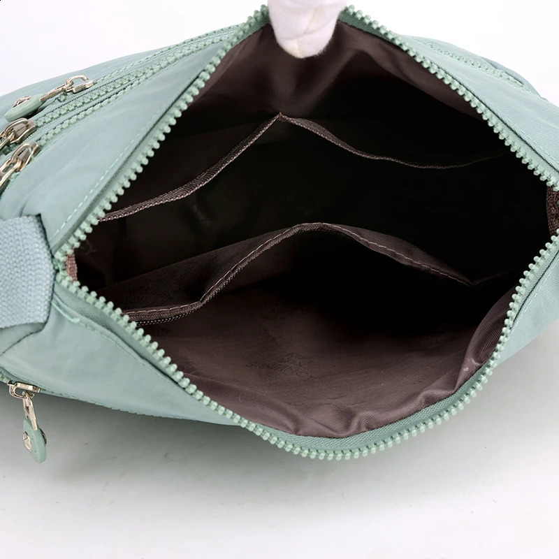 High capacity shoulder cross bag suitable for womens wallets waterproof nylon handbag mothers shopping and vacations 250317