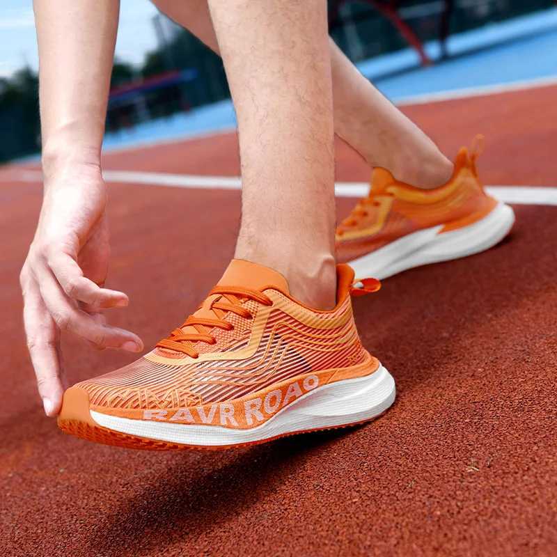2024 new mens sports shoes mesh breathable professional carbon board sports running shoes anti slip and shock-absorbing training shoes Y250320