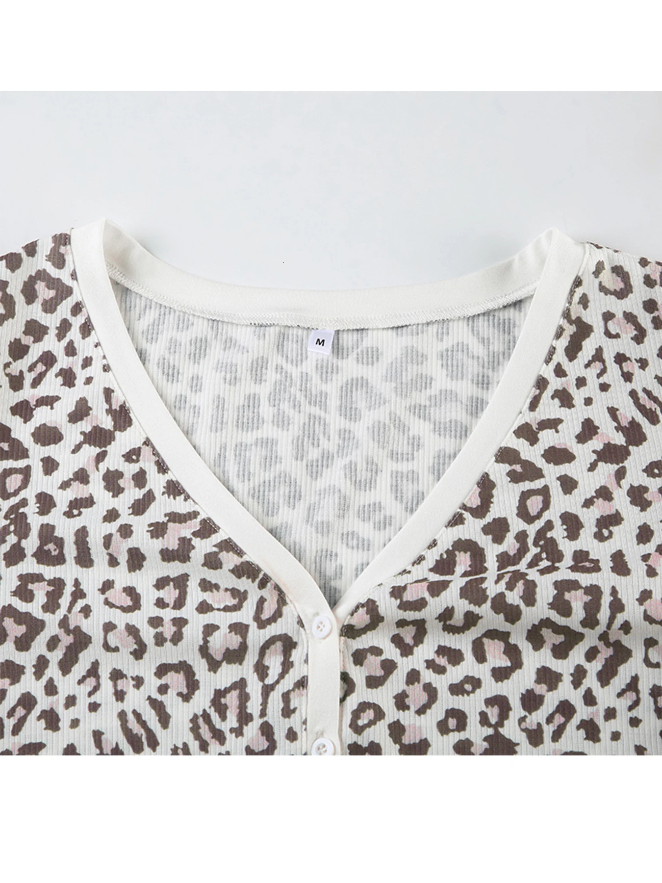 IAMSURE Casual Leopard Printed T Shirt Loose V-Neck Long Sleeve Tees Women Autumn Spring Fashion Streetwear Ladies Fashion 250320