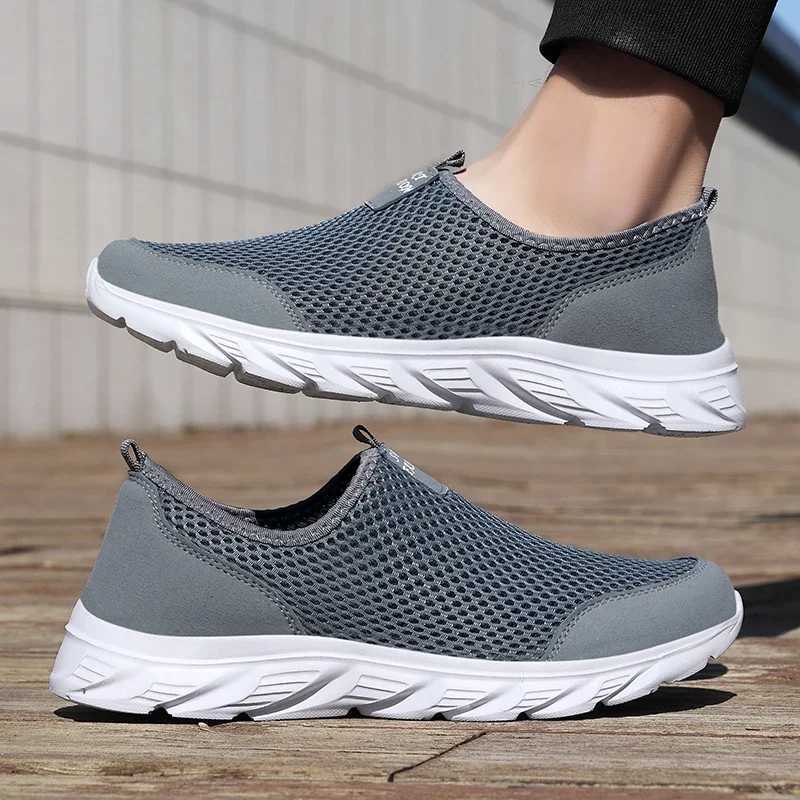 Running Sports Shoes Breathable Light Sneakers Summer Outdoor Tennis Walking Shoes Classic Casual Versatile Comfortable Men ShoeW250320