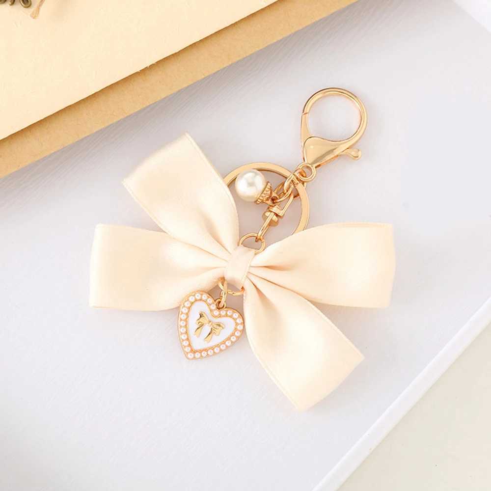 Simulated Pearl Keychain Sweet Fashion Ribbon Bow Keychain Accessories Metal Buckle Womens Bag Charm Best Jewelry GiftXJ250319