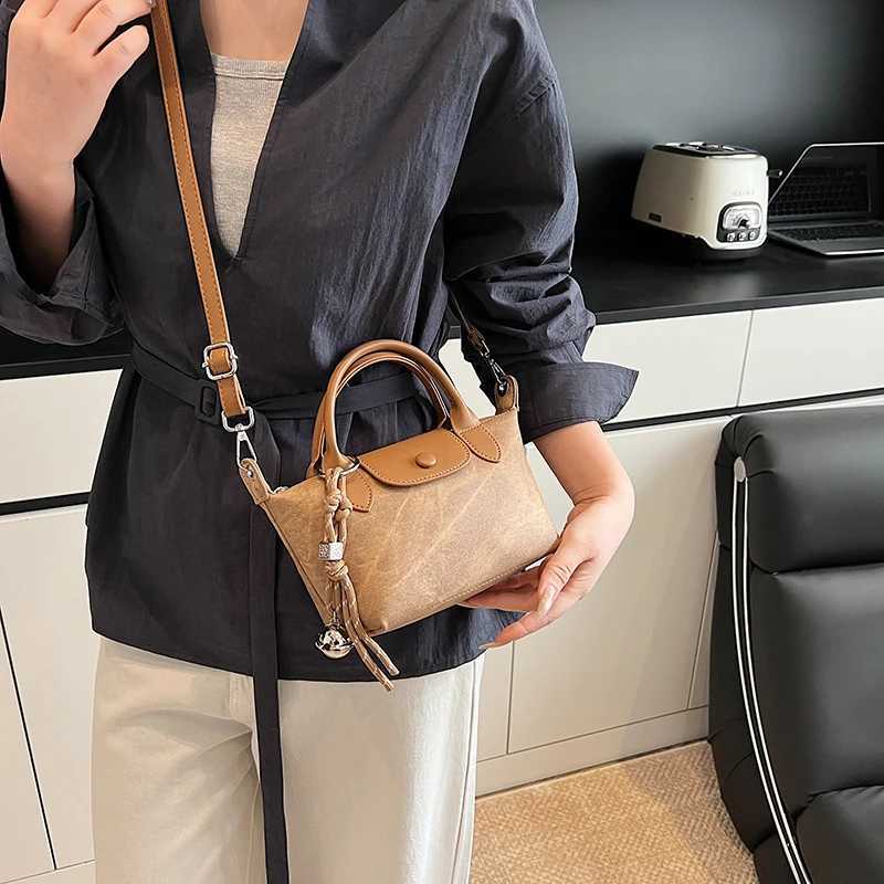 Fashionable Commuter Cross body Wallet - Lightweight Leather with RFID Protection and Minimalist Fashion Aesthetics Y250319
