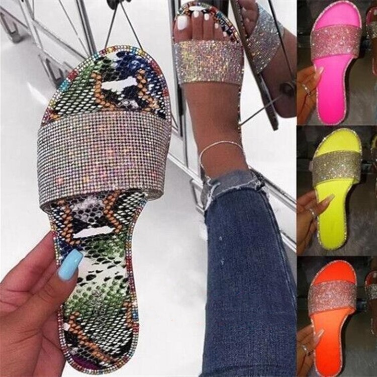 2025 New Casual Outdoor Beach Sandals Rhine Stone Man Shaped Drag Women's Designer Sandals Summer New Slippers WSHI