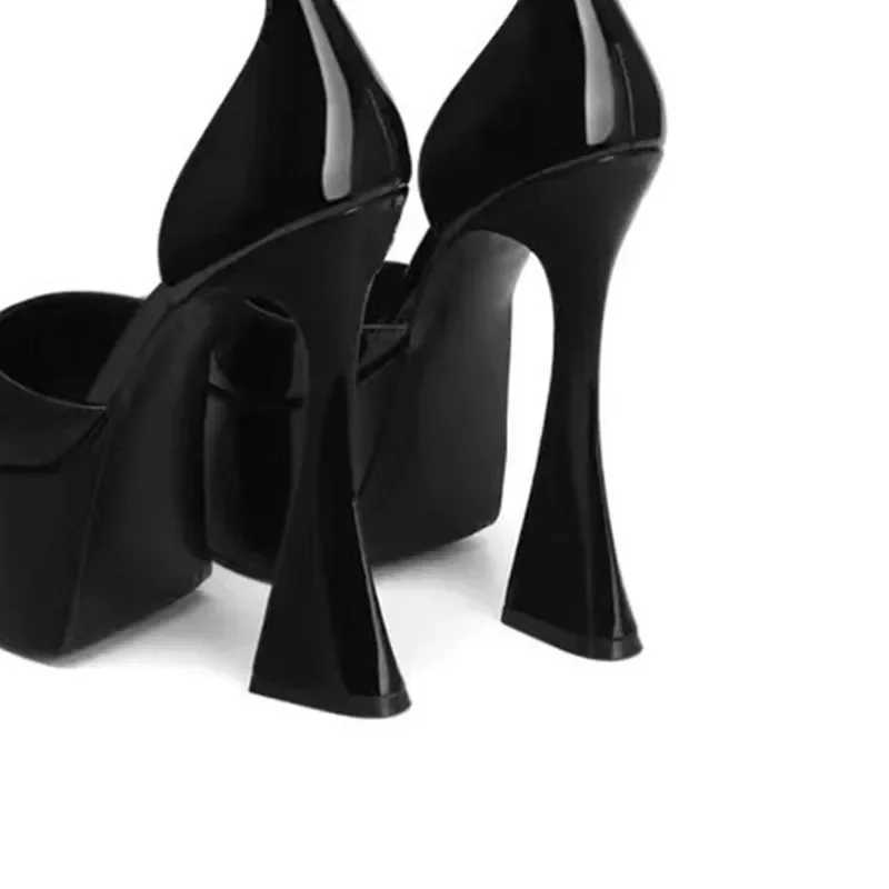 2023 Womens Spring and Summer Fashion Thick High Heel Thick Bottom Buckle Pointed Brand Walking Banquet Single ShoesC250319
